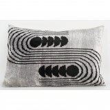 IKAT SILK UNIQUE BLACK SILVER LINES Q4 - UNIQUE IKATS